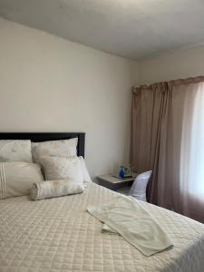 Postel nebo postele na pokoji v ubytování Sunset Guesthouse - Mthatha