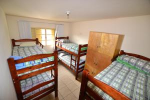 a room with four bunk beds in a room at Hostel Cuesta in Botucatu +12 photos