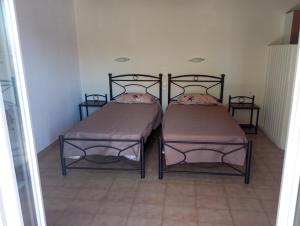 two beds sitting next to each other in a room at Valasis Studios in Argasi