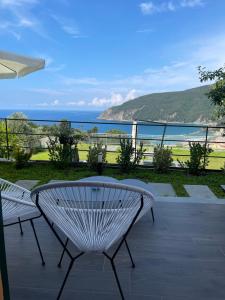 a table and chairs on a patio with a view of the ocean at B&B Perla sul mare in Moneglia