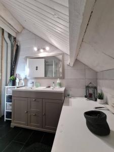 a bathroom with a sink and a mirror at Maison spacieuse avec cheminée à Dives-sur-Mer in Dives-sur-Mer