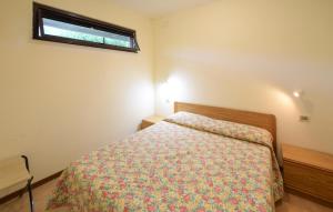 a bedroom with a bed and a window on the wall at Lovely Apartment In San Feliciano in San Feliciano