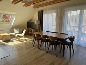 TV a/nebo společenská místnost v ubytování Resort Vila Credo