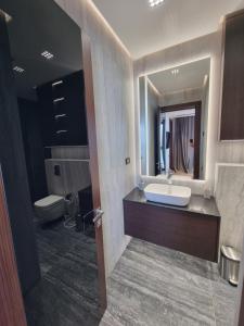 Koupelna v ubytování Premium apartment in Porta Batumi Tower