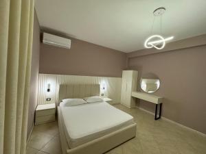 Postel nebo postele na pokoji v ubytování Hotel Kaloshi