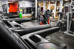 Spordikeskus ja/või sportimisvõimalused majutusasutuses Brandon House Hotel