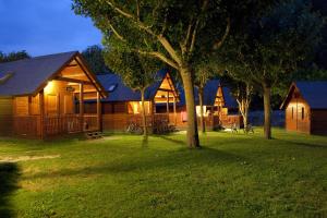 Vonkajšia záhrada v ubytovaní Bungalows Verneda Mountain Resort