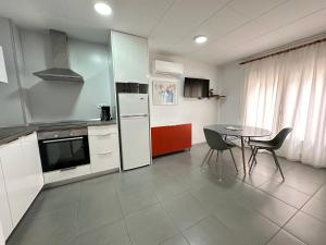 A kitchen or kitchenette at Agi Arago Studio