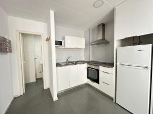 A kitchen or kitchenette at Agi Arago Studio