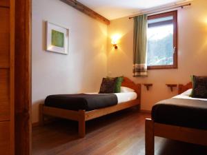 a room with two beds and a window at Chalet Valloire, 6 pièces, 12 personnes - FR-1-263-156 in Valloire