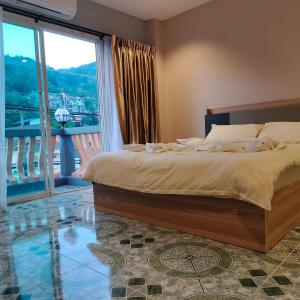 Un pat sau paturi într-o cameră la Taxim residence