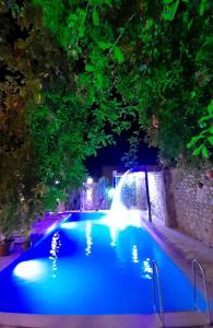 Bazén v ubytování Hotel and Restaurant "VILLA GIVISI" nebo v jeho okolí