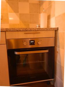 a kitchen with an oven with a counter top at Casa do Salgueirinho in Casal do Rei