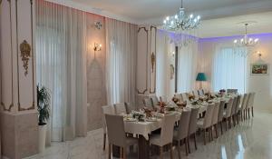 Foto dalla galleria di Hotel and Restaurant "VILLA GIVISI" a Lagodekhi