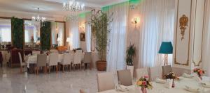 Ristorante o altro punto ristoro di Hotel and Restaurant "VILLA GIVISI"