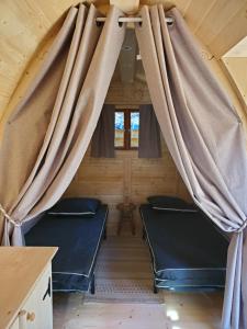 Część wypoczynkowa w obiekcie camping hôtel les airelles