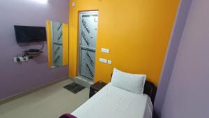 Кровать или кровати в номере HOTEL SAI PALACE