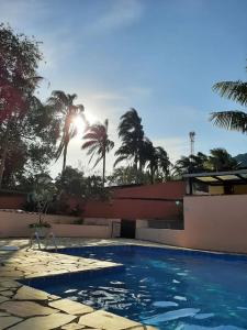Swimming pool sa o malapit sa Casa de condomínio 900m da Praia de Boiçucanga