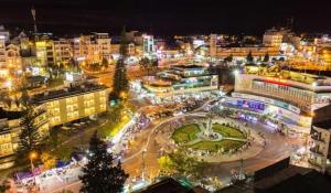 Nespecifikovaný výhled na destinaci Dalat nebo výhled na město při pohledu z hotelu