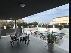 Bazén v ubytovaní Apartments Cesare alebo v jeho blízkosti