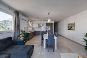 Cuina o zona de cuina de 9ten11 Seafront By Homely