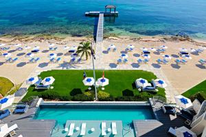 Bazén v ubytování Rum Point Resort 501 Penthouse nebo v jeho okolí