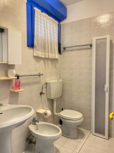 Koupelna v ubytování Grazioso Appartamento n 76 a 100mt dal mare
