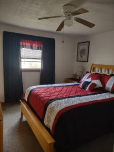 מיטה או מיטות בחדר ב-Clintwood Cottage