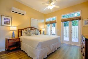 Ένα ή περισσότερα κρεβάτια σε δωμάτιο στο Ambrosia Key West