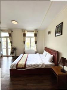 Postel nebo postele na pokoji v ubytování ANH ĐÀO HOTEL