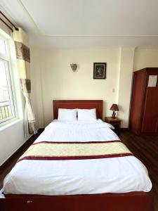 Postel nebo postele na pokoji v ubytování ANH ĐÀO HOTEL