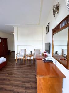 Postel nebo postele na pokoji v ubytování ANH ĐÀO HOTEL