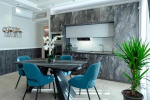 a dining room with a black table and blue chairs at Bed & Breakfast Il Narciso in Rome