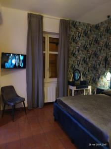 TV a/nebo společenská místnost v ubytování B&B Mini Hotel Incity-close train station and port-