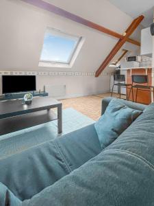 Televisyen dan/atau pusat hiburan di Pied-à-Terre à Montluçon
