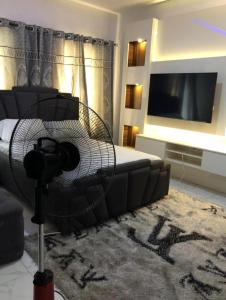 a living room with a couch and a flat screen tv at Beautiful 3-Bed House in Lekki in Ikota