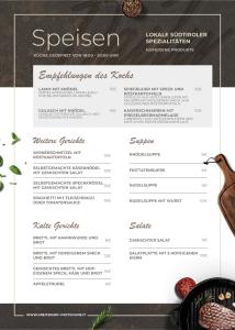 un menu pour un restaurant avec une table à manger dans l'établissement Greiterhof Partschins, à Parcines