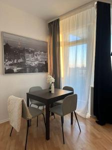 a dining room with a table and chairs and a window at City Apartment am Ku'damm & ICC Messe/Free Parking in Berlin