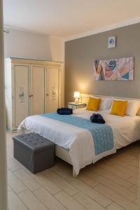 a large bedroom with a large bed with yellow pillows at Sabbia & mare in Porto Torres