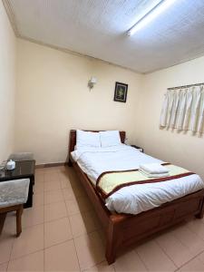 Postel nebo postele na pokoji v ubytování ANH ĐÀO HOTEL
