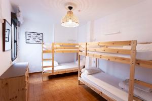 a room with two bunk beds and a lamp at Green Hostel Oviedo in Oviedo