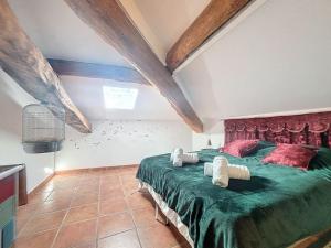 a bedroom with a large green bed with red pillows at Le sanctuaire des sorciers in Culmont