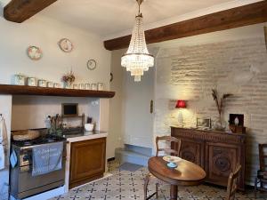 Príslušenstvo na prípravu kávy alebo čaju v ubytovaní Maison 1823 - Suites de charme à Garons