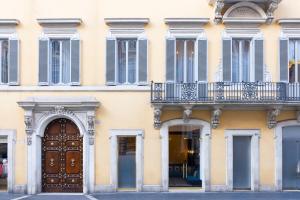a building with a wooden door and a balcony at PALAZZO ROMA in Rome