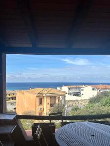 - Balcón con vistas al océano en Prezioso appartamento con vista mozzafiato - Casa Enrica, en Castelsardo