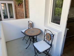 two chairs and a table on a balcony at Schöner Wohnen in Stuttgart Ost in Stuttgart