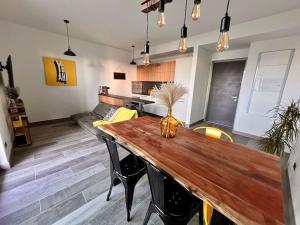 A kitchen or kitchenette at Yellow Uptown 70 - Fiera Milano