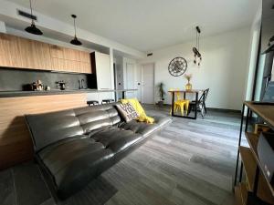 A kitchen or kitchenette at Yellow Uptown 70 - Fiera Milano
