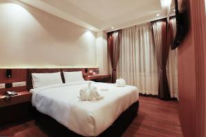 Letto o letti in una camera di Lakhey Hotel