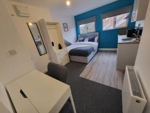 a small room with a bed and a kitchen at Stay Sleep Rest - Alfreton Road in Nottingham